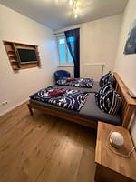 Schlafzimmer mit TV