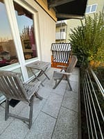 gemütliche Terrasse mit Starndkorb